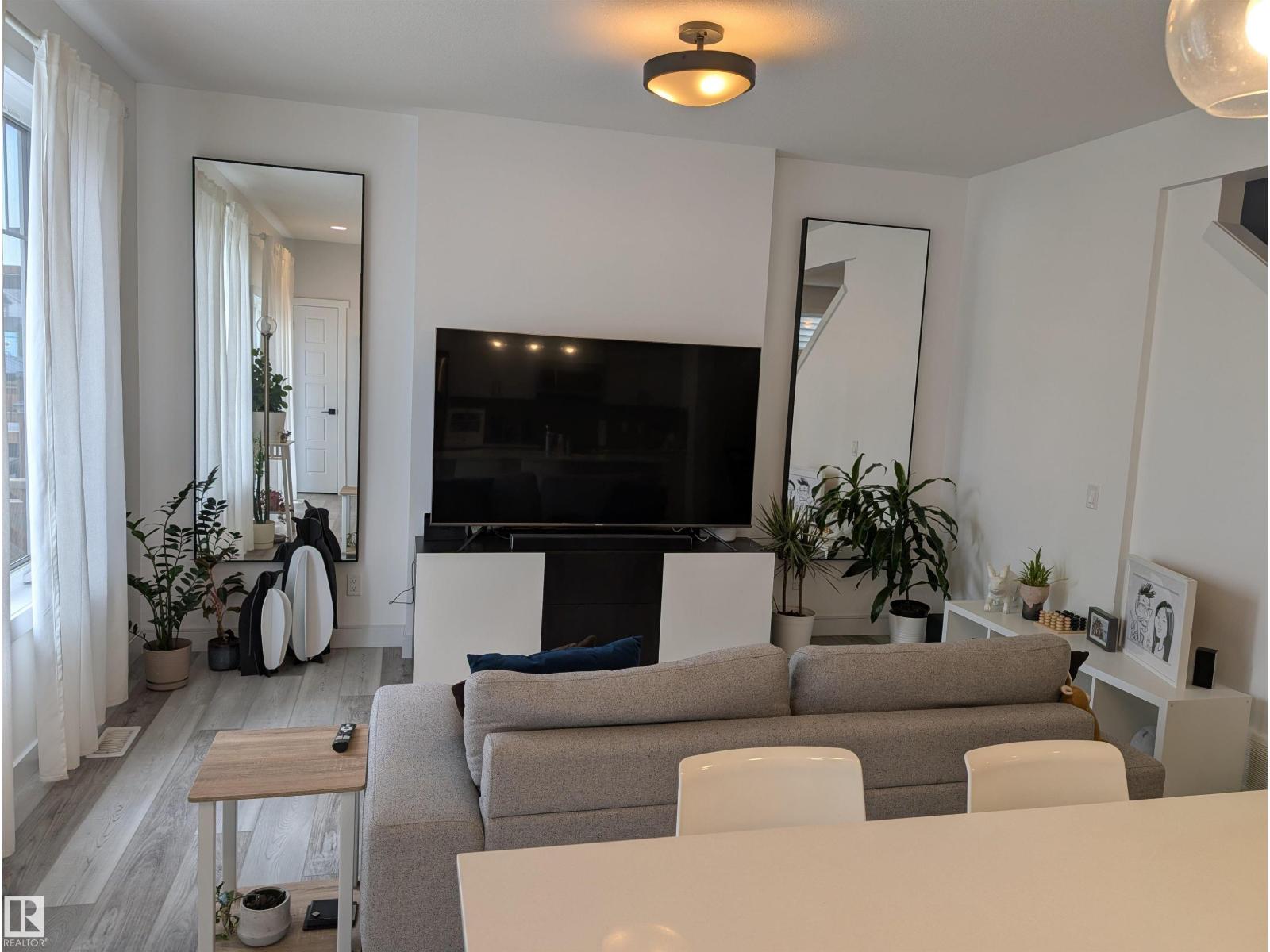 9240 224 ST NW - 4