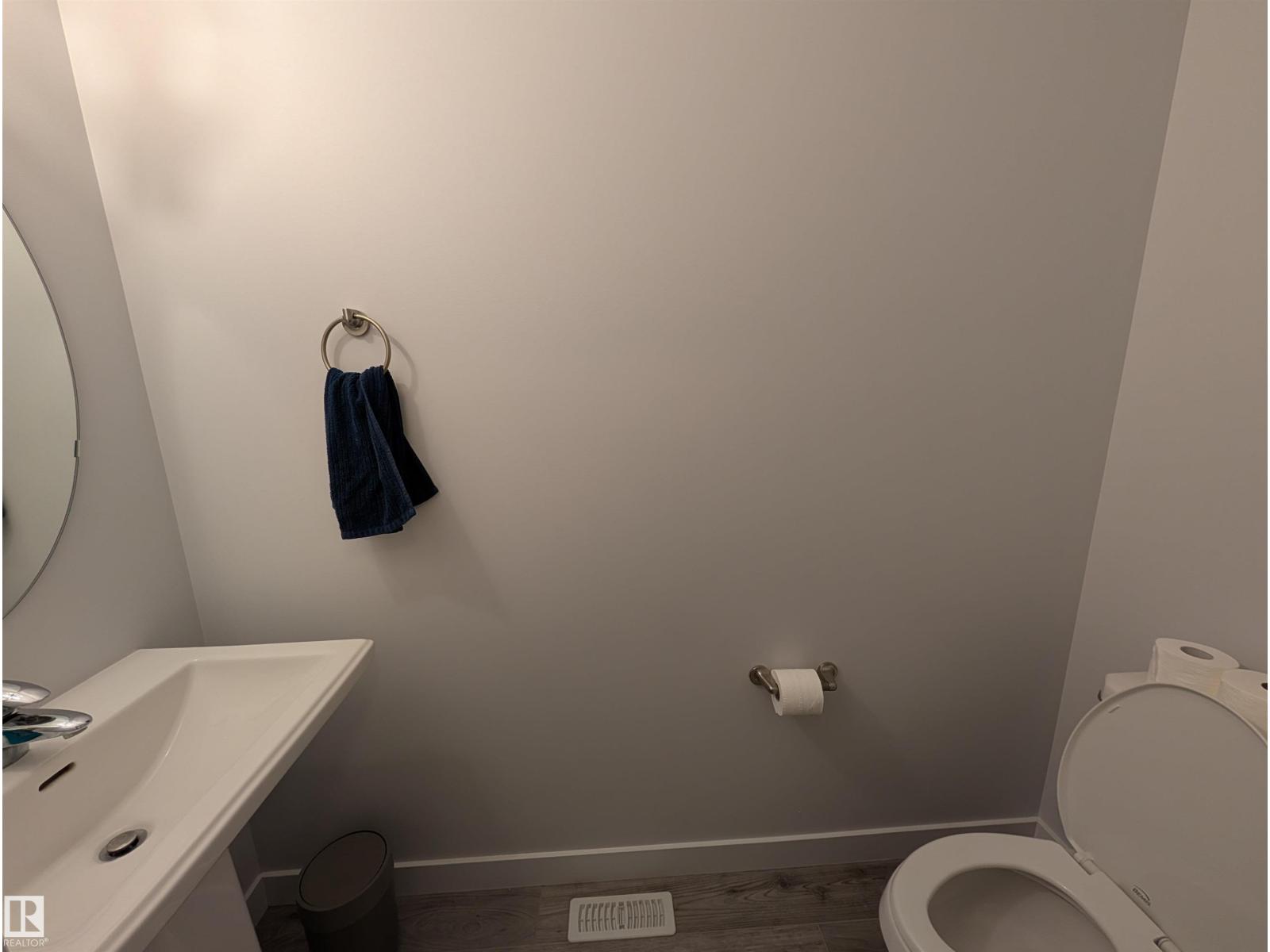9240 224 ST NW - 5