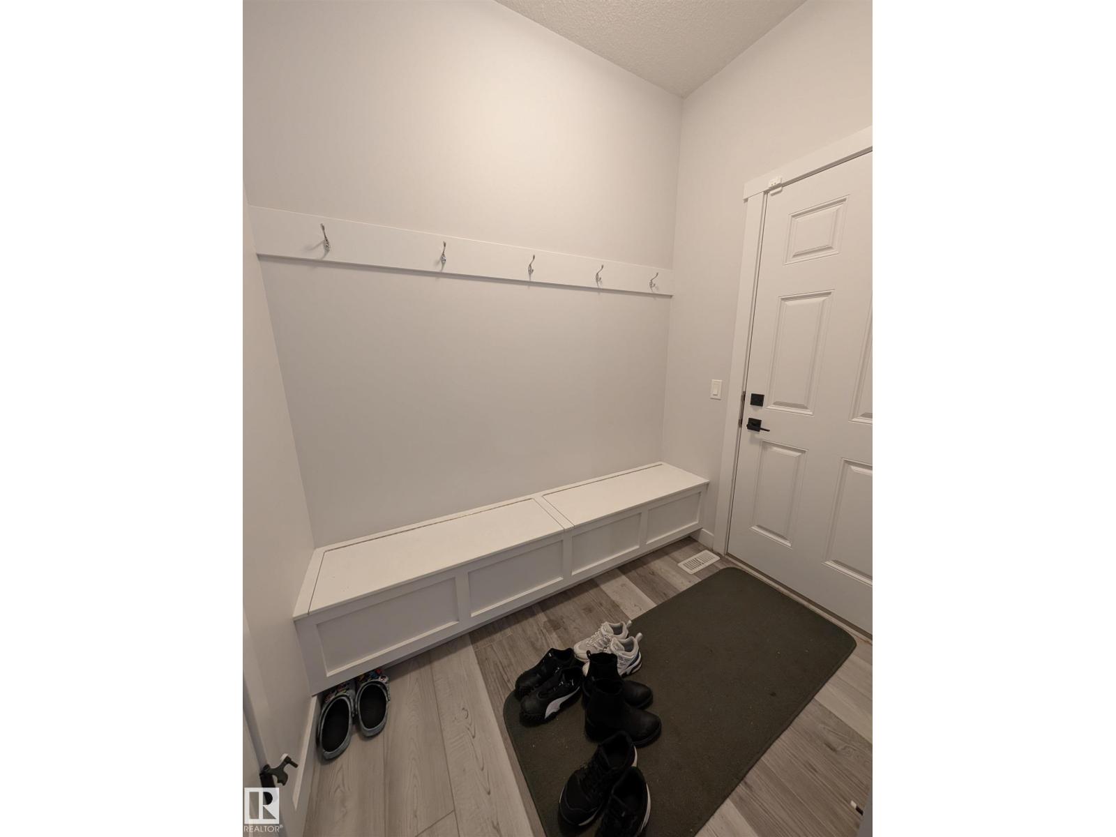 9240 224 ST NW - 7