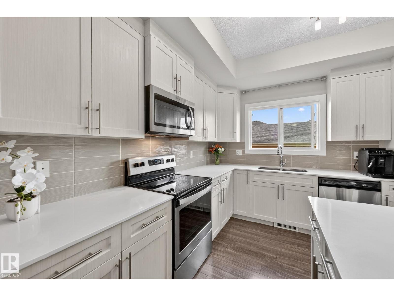 165 ROBINSON DR - 18