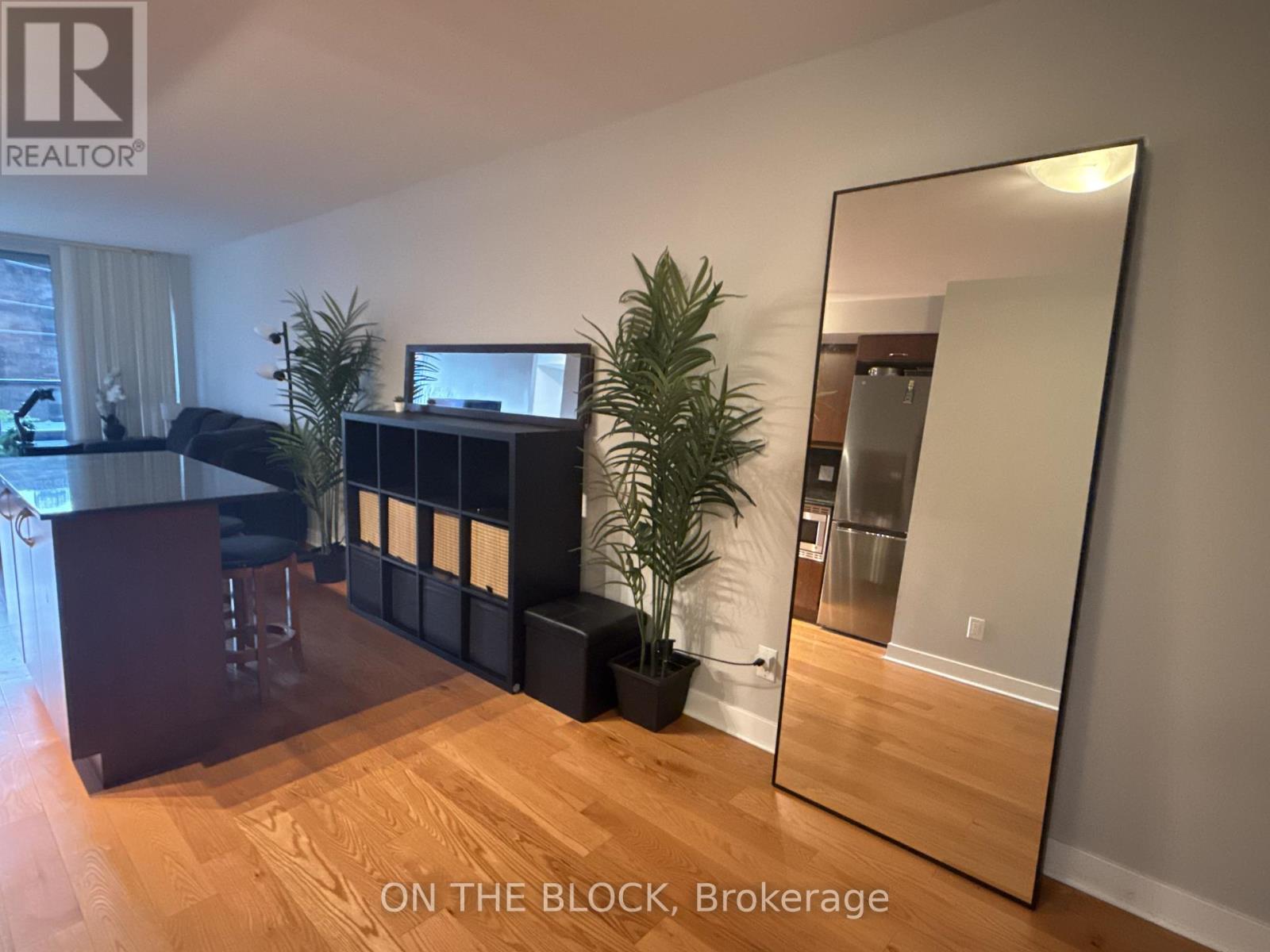 Listing photo of 313 - 320 RICHMOND STREET E