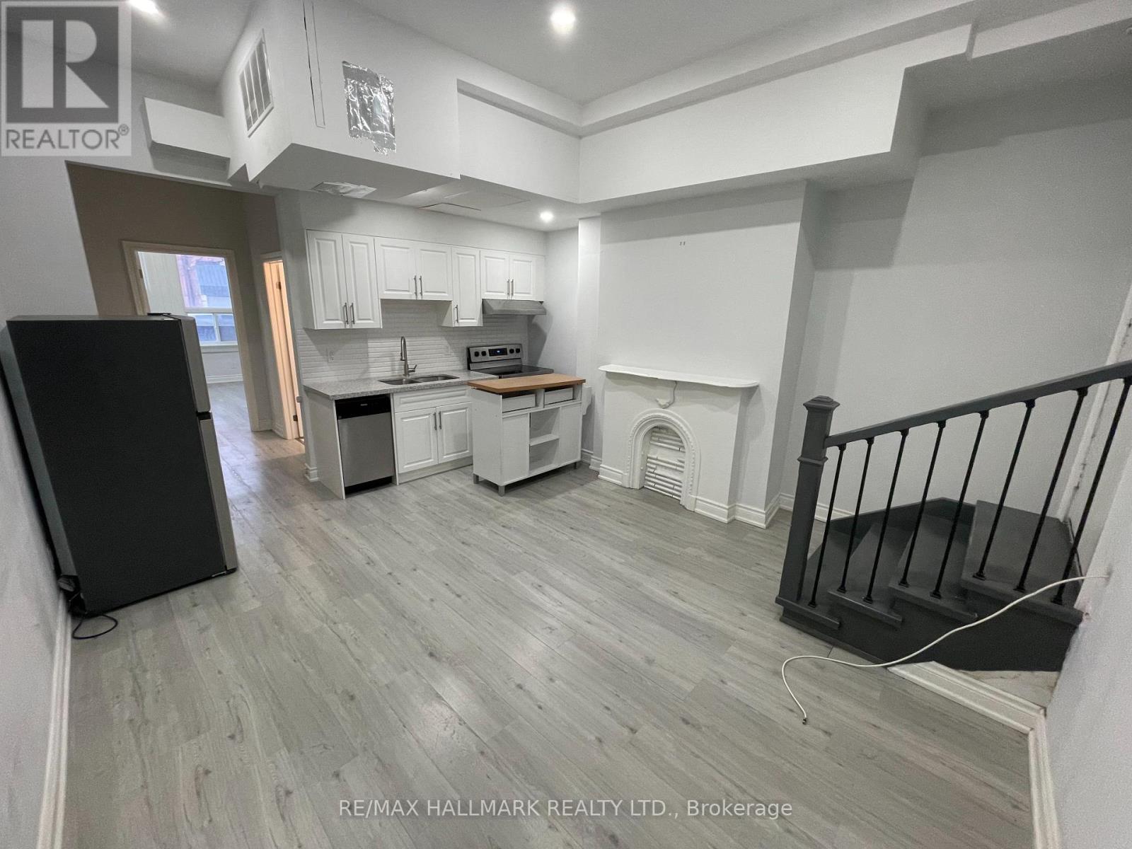 414 DUNDAS STREET E - 8