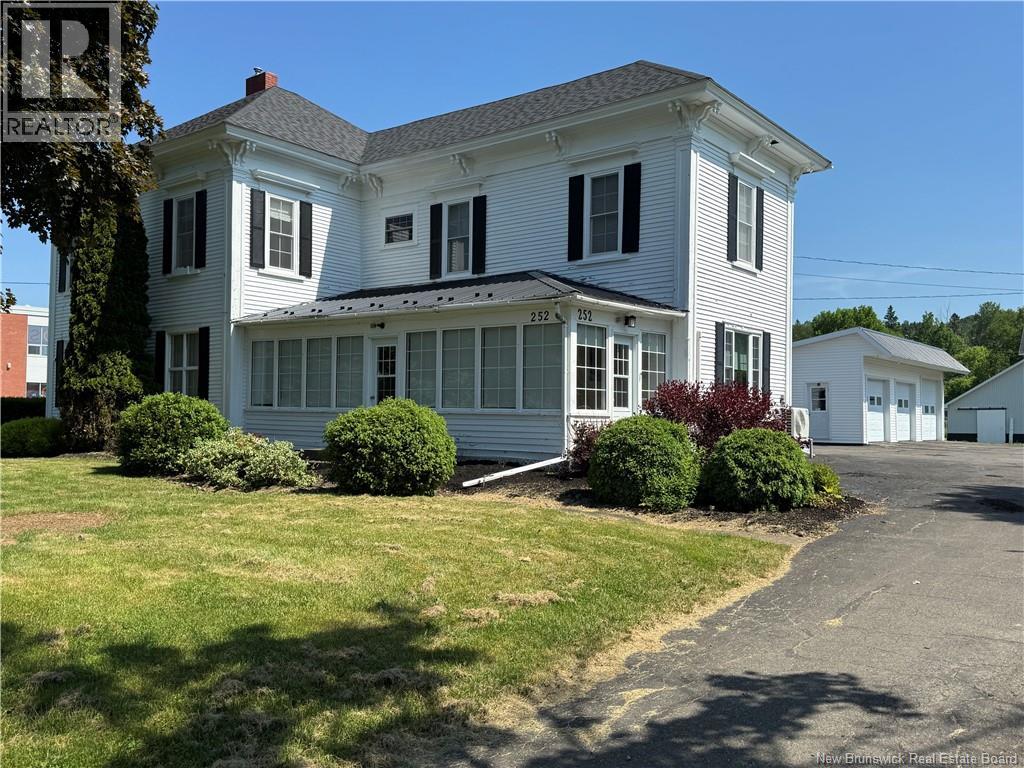 252 Main St - 1
