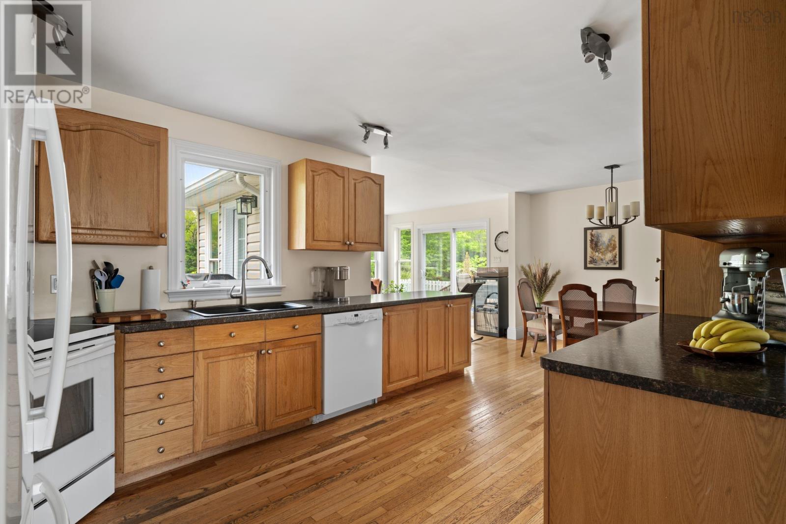 Property 12 of 48 of 1090 Montague Road