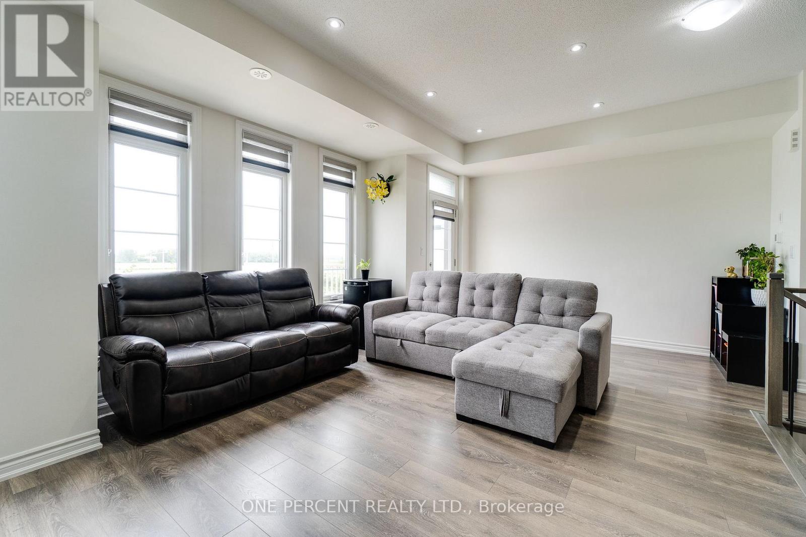 387 THIMBLEWEED COURT - 13
