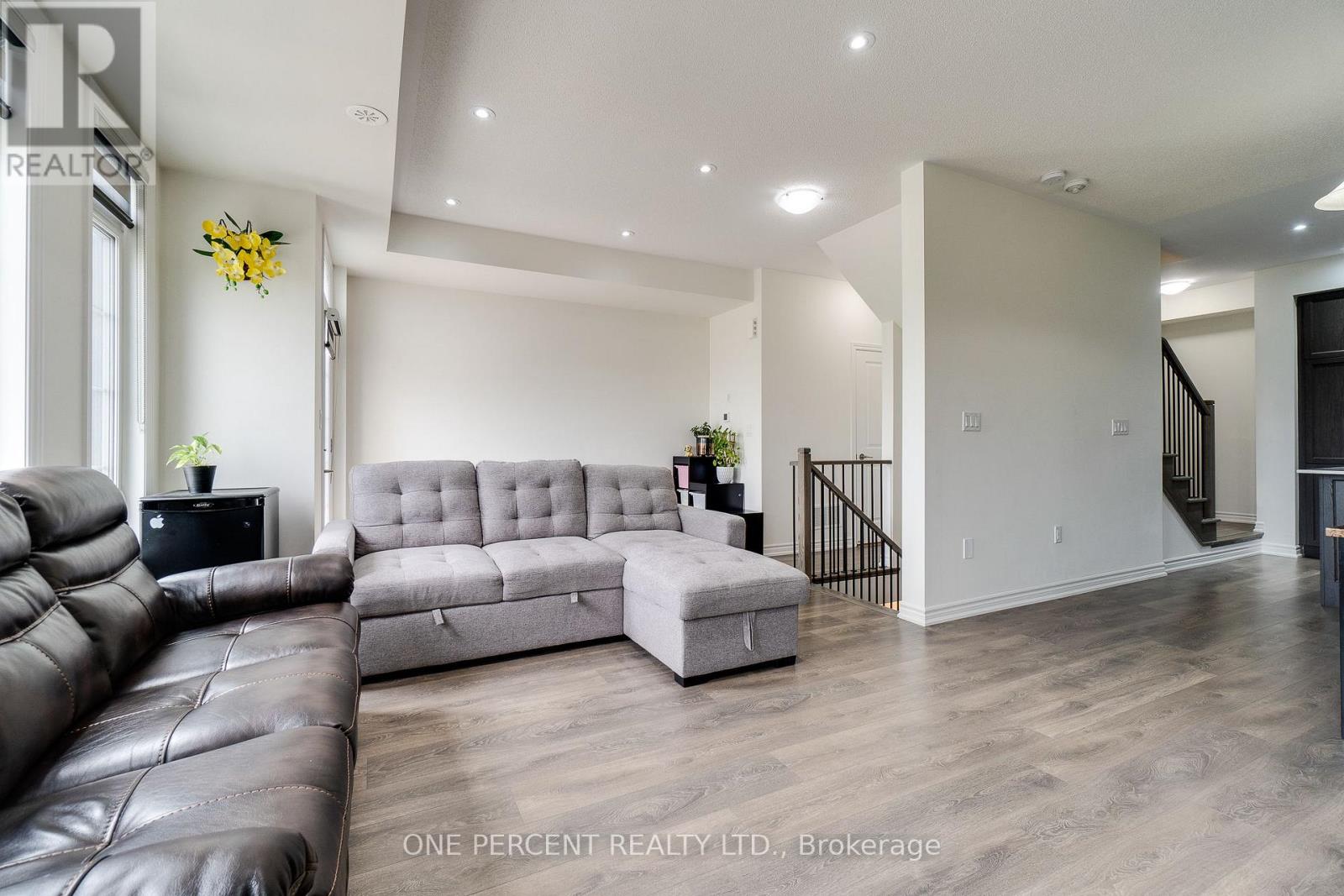 387 THIMBLEWEED COURT - 18