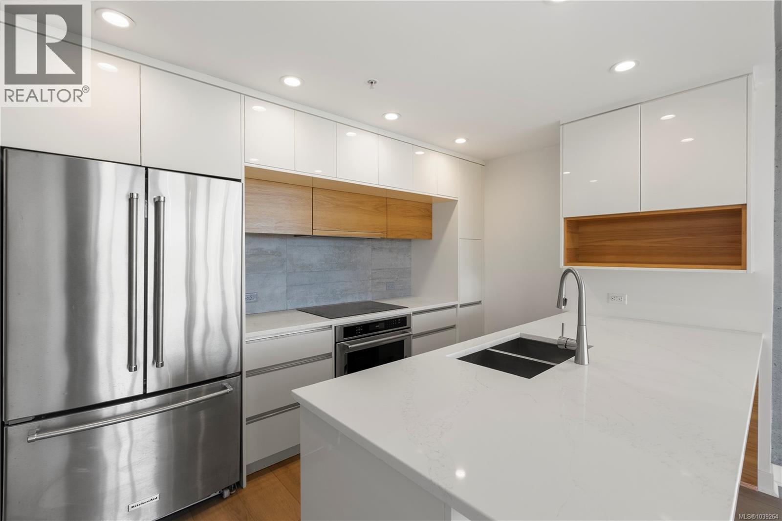 713 989 Johnson Street, Victoria