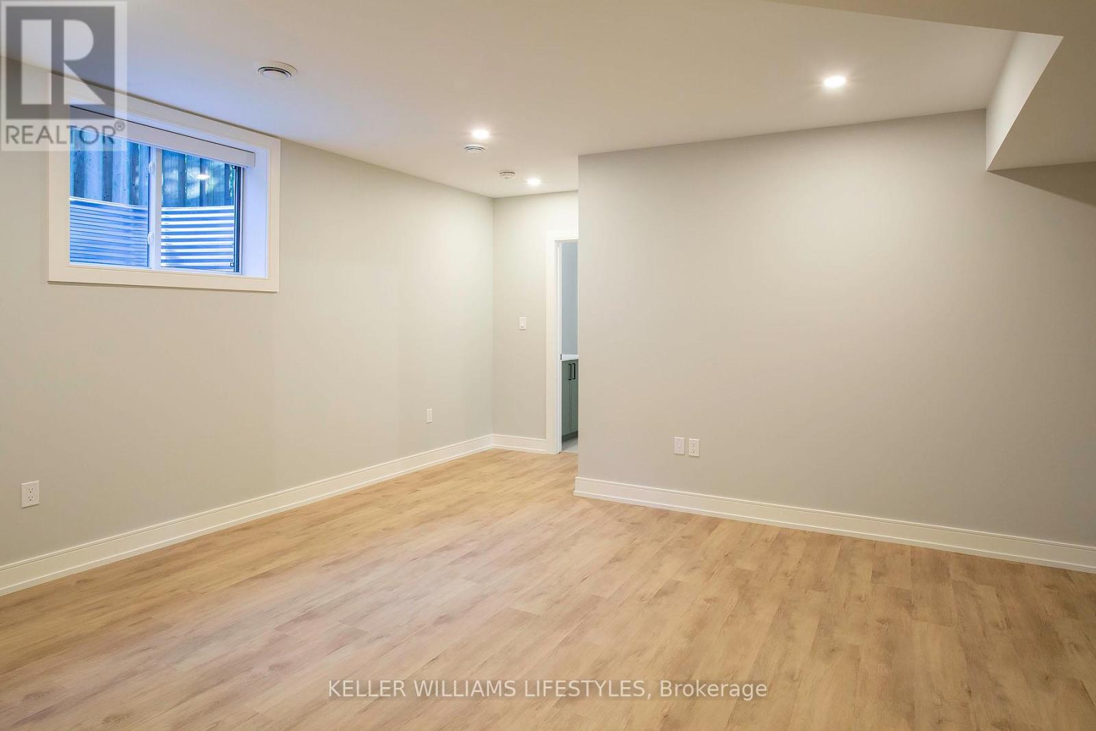 121 CATHCART STREET - 21