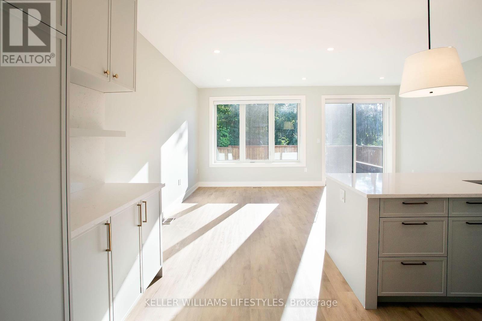 121 CATHCART STREET - 27
