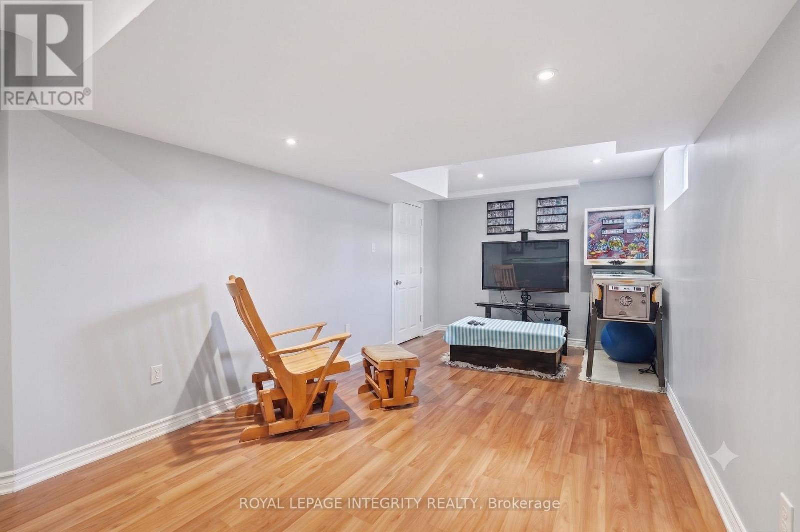 127 STONEY POND COURT — photo 24 of 28