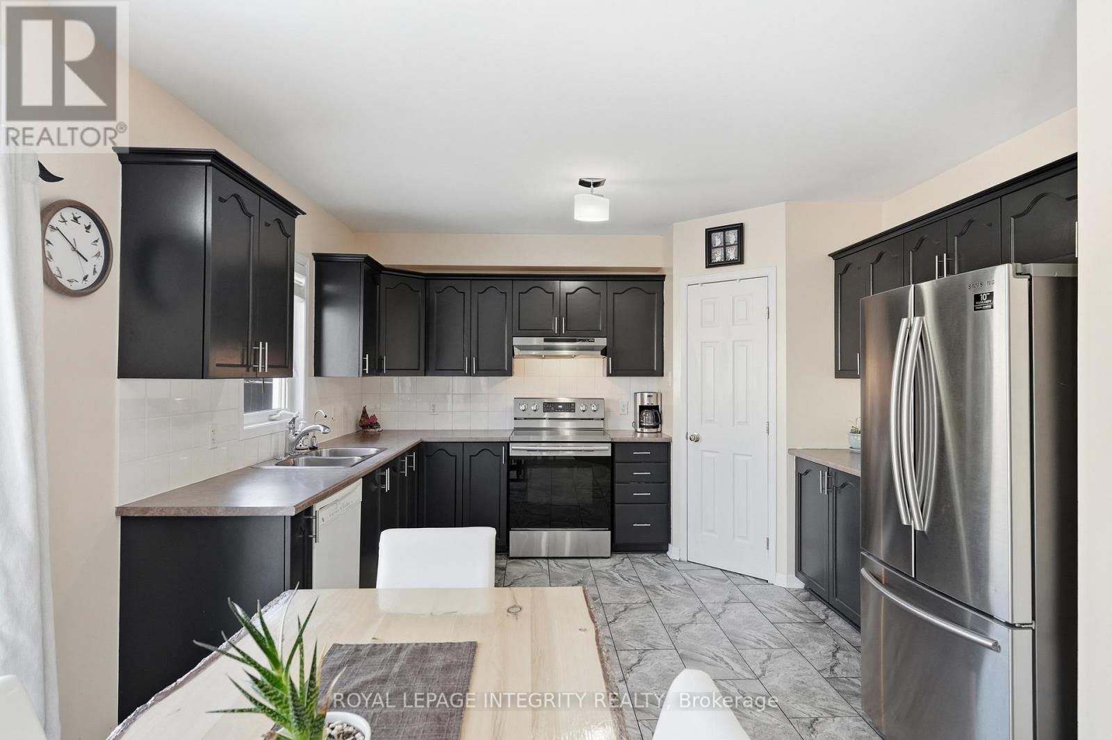 127 STONEY POND COURT — photo 9 of 28