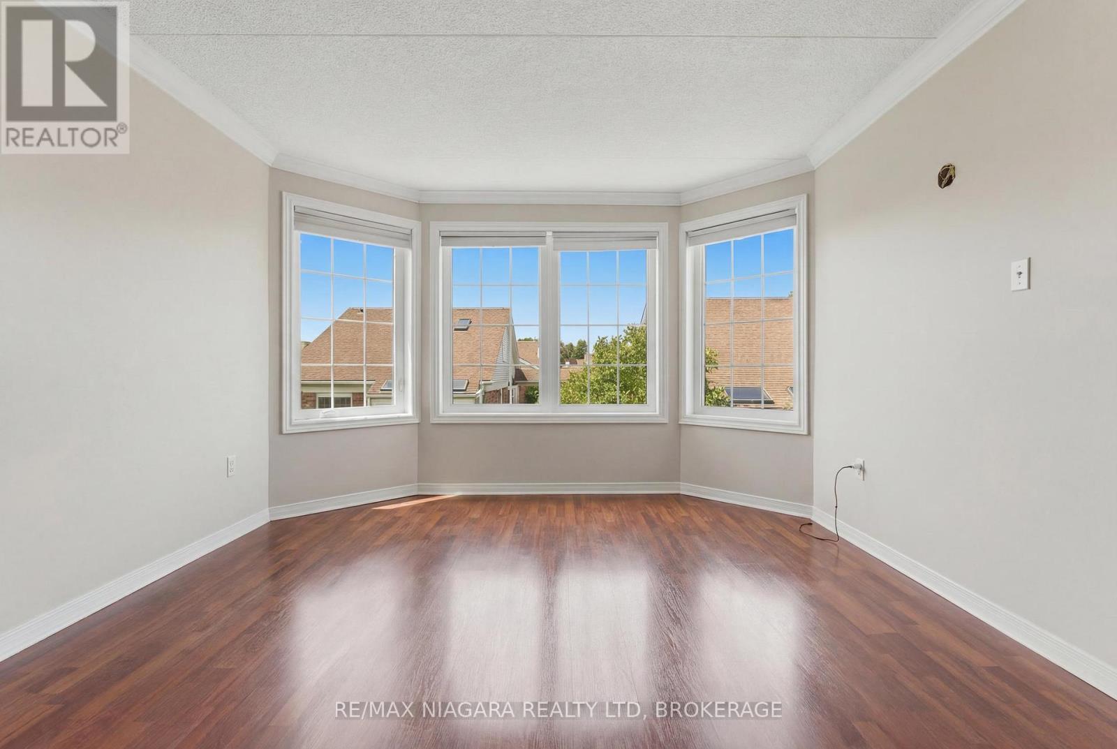#210 3420 FREDERICK AVENUE - 10