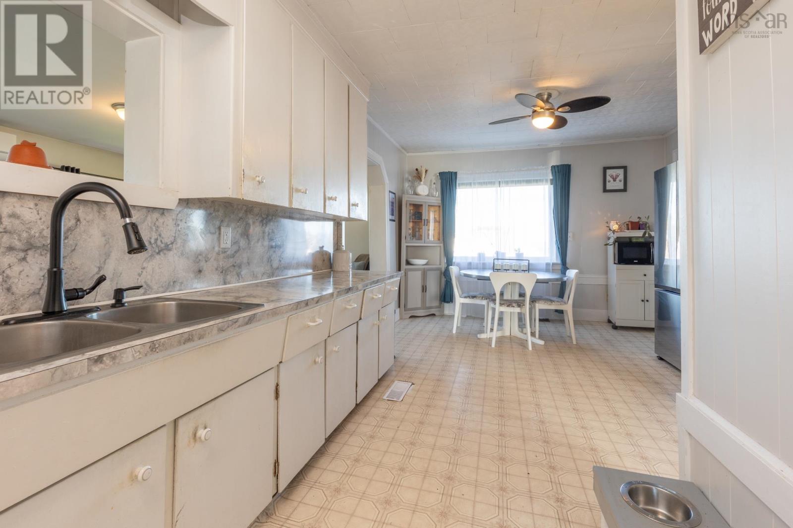 2484 Highway 1 - 9