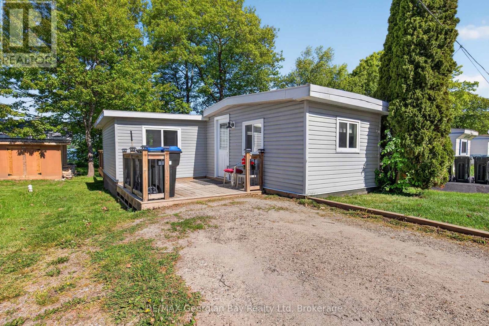 24 LAKESHORE ROAD - 1