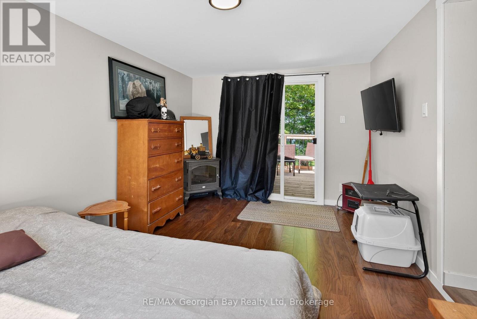 24 LAKESHORE ROAD - 10