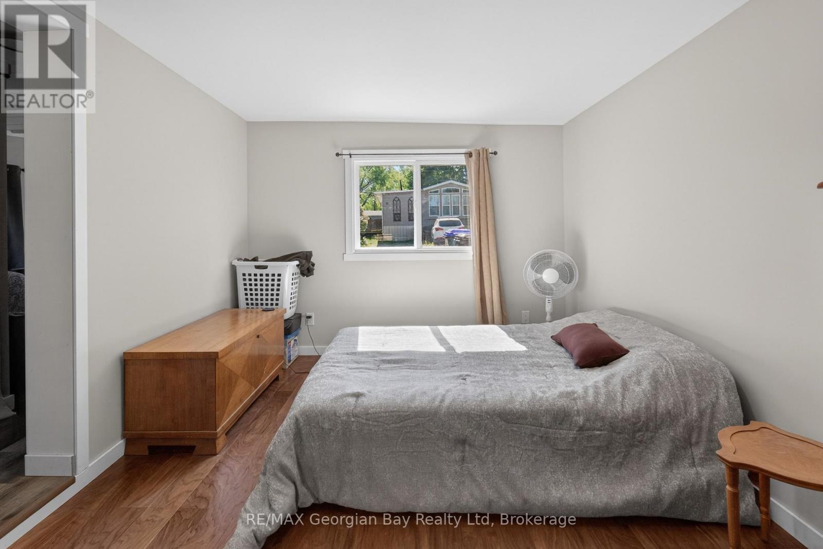 24 LAKESHORE ROAD - 9