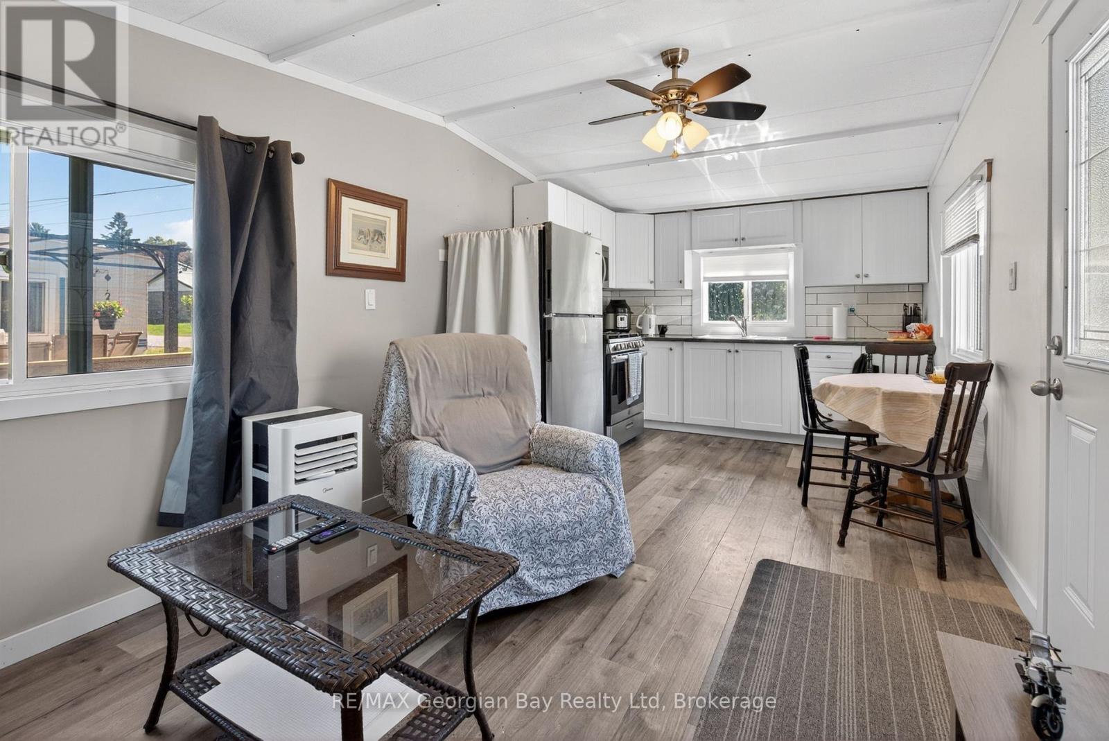 24 LAKESHORE ROAD - 8