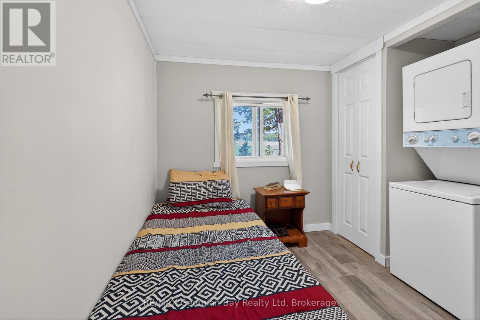 24 LAKESHORE ROAD - 11
