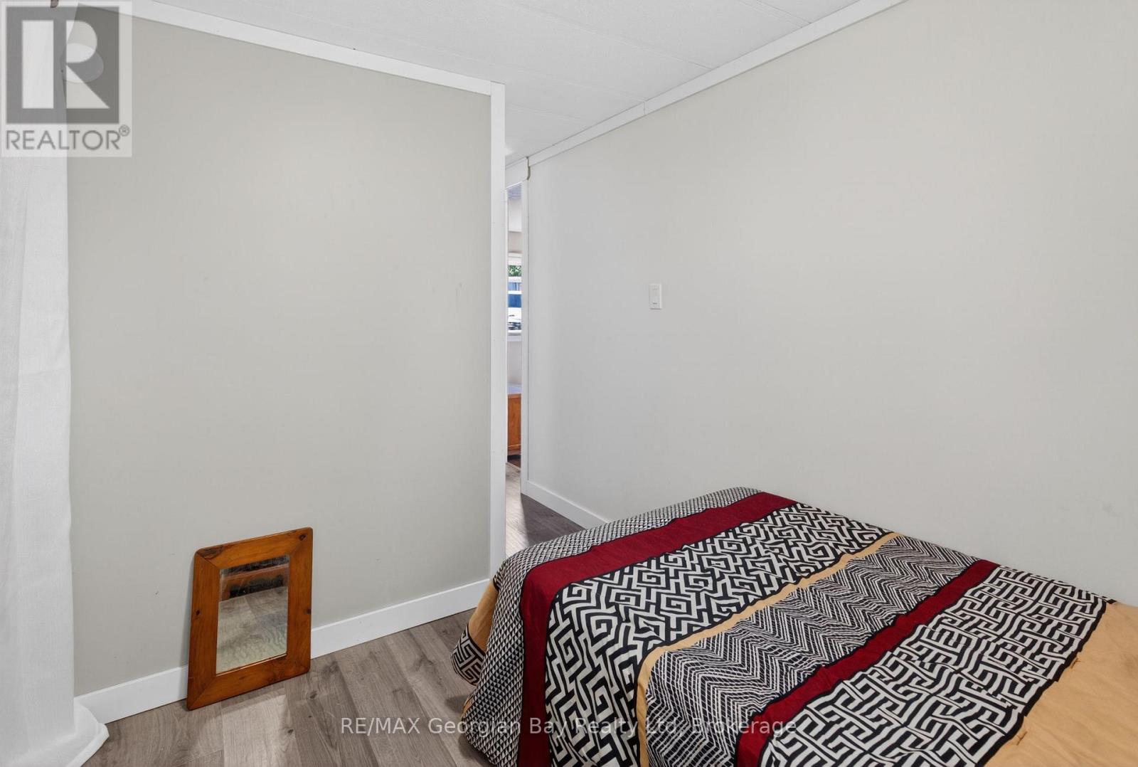 24 LAKESHORE ROAD - 12