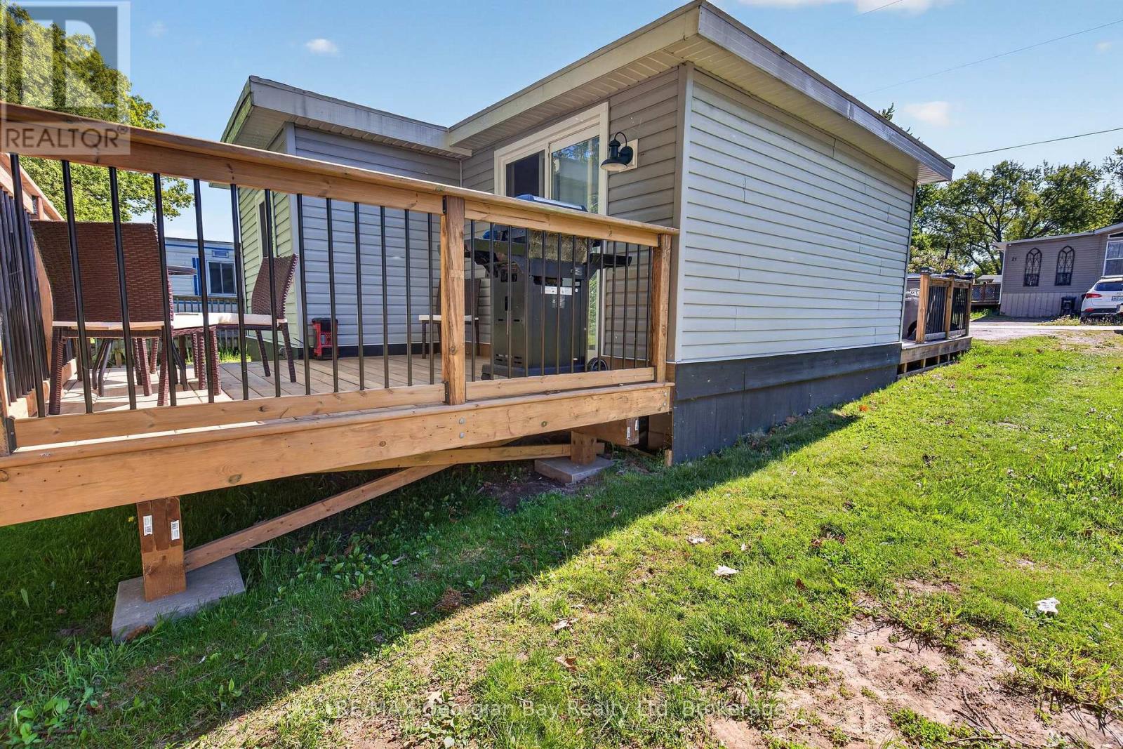 24 LAKESHORE ROAD - 19