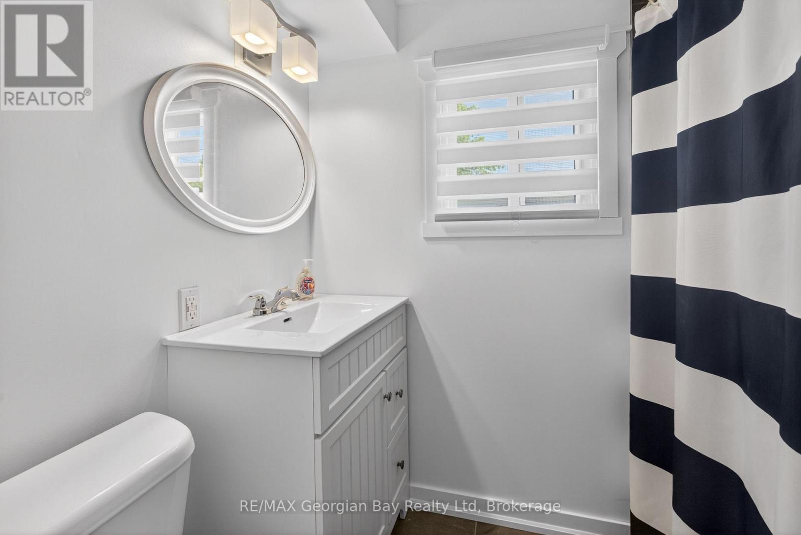 24 LAKESHORE ROAD - 13