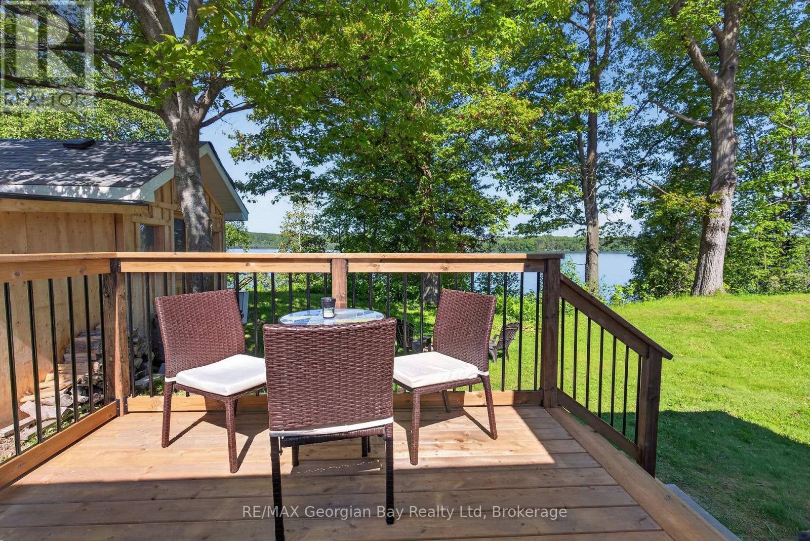 24 LAKESHORE ROAD - 15