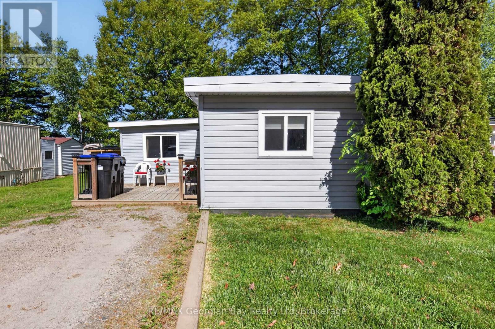 24 LAKESHORE ROAD - 20