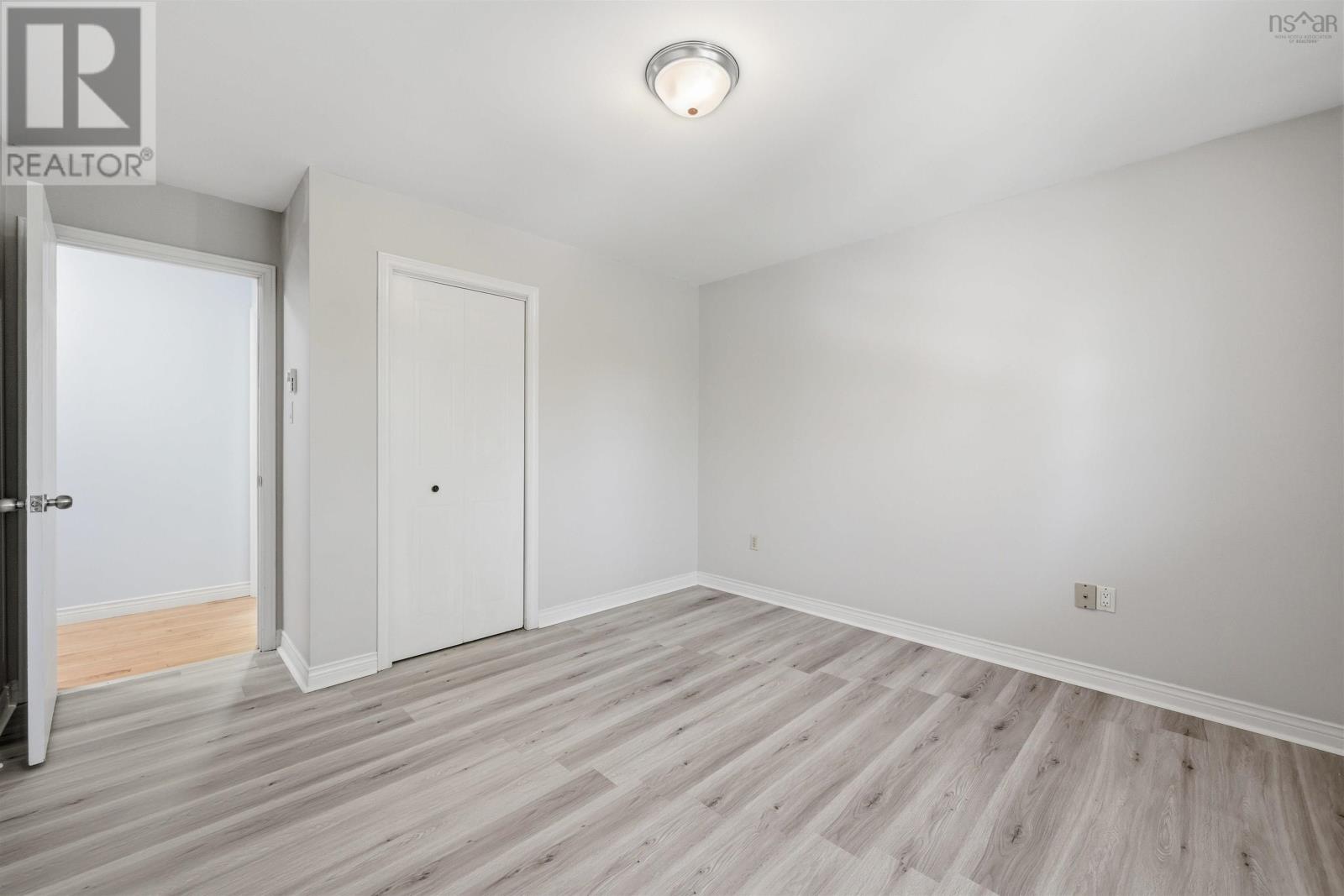 Property 28 of 48 of 2 Berkley Brae