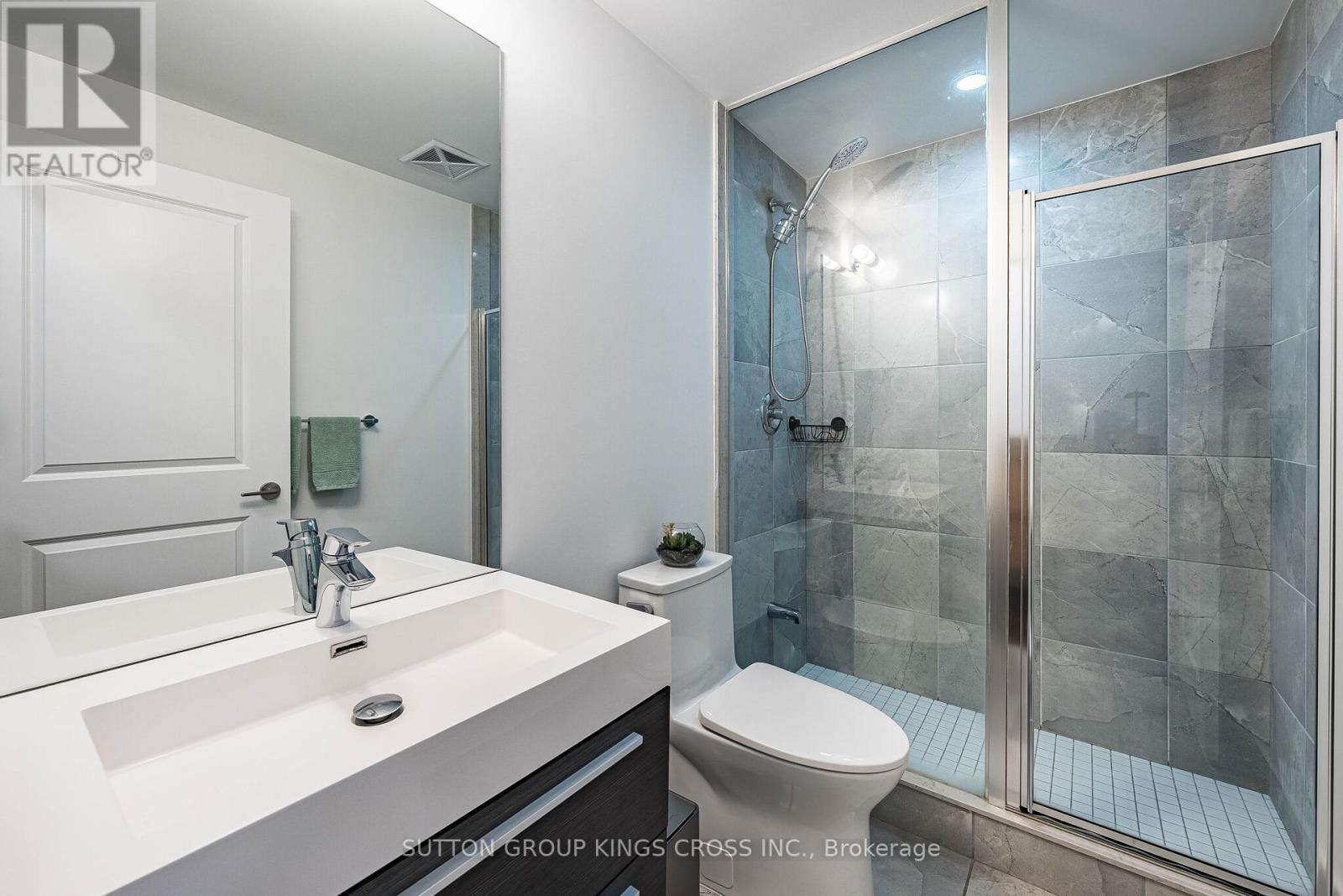 #202 15 ZORRA STREET - 19