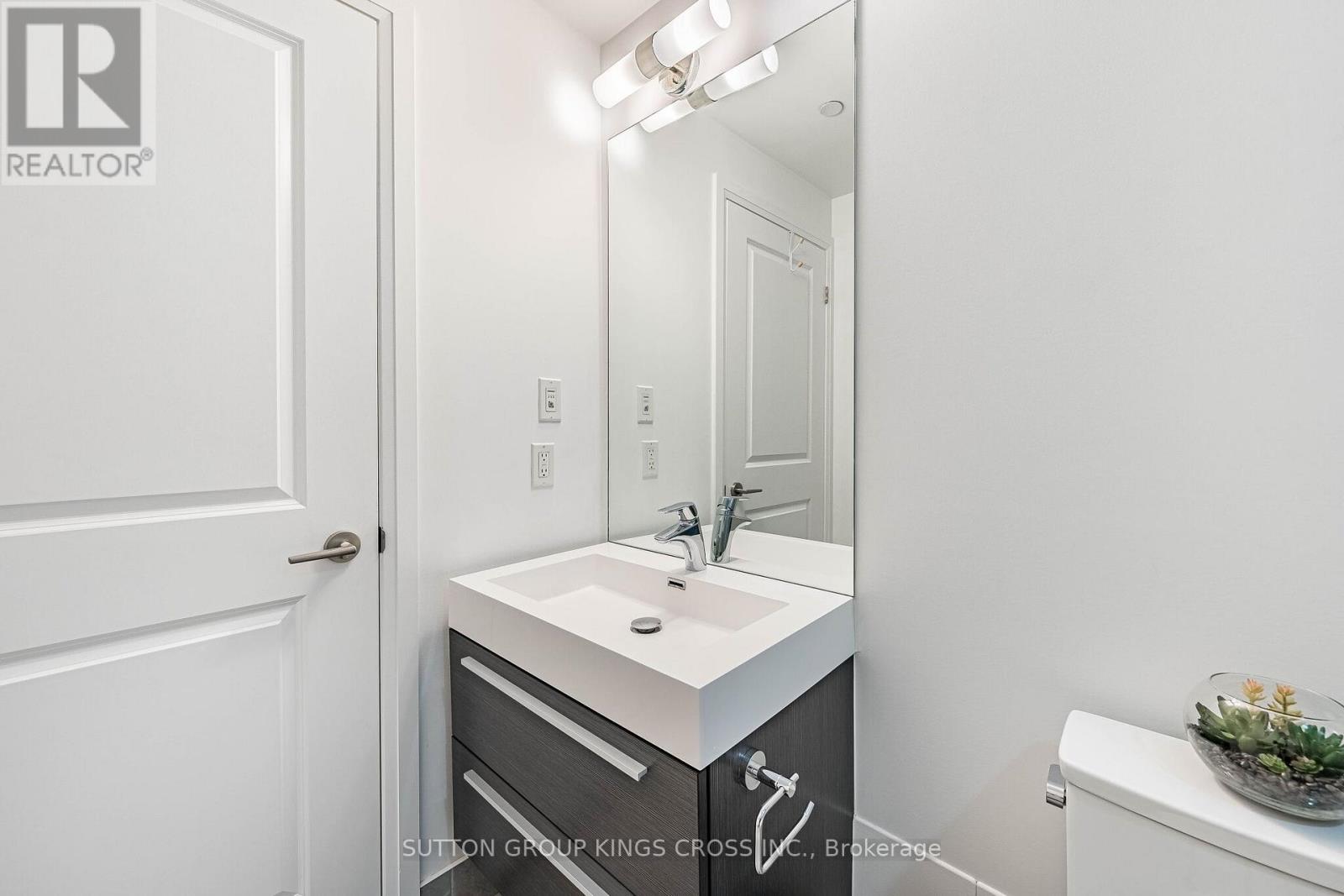 #202 15 ZORRA STREET - 20