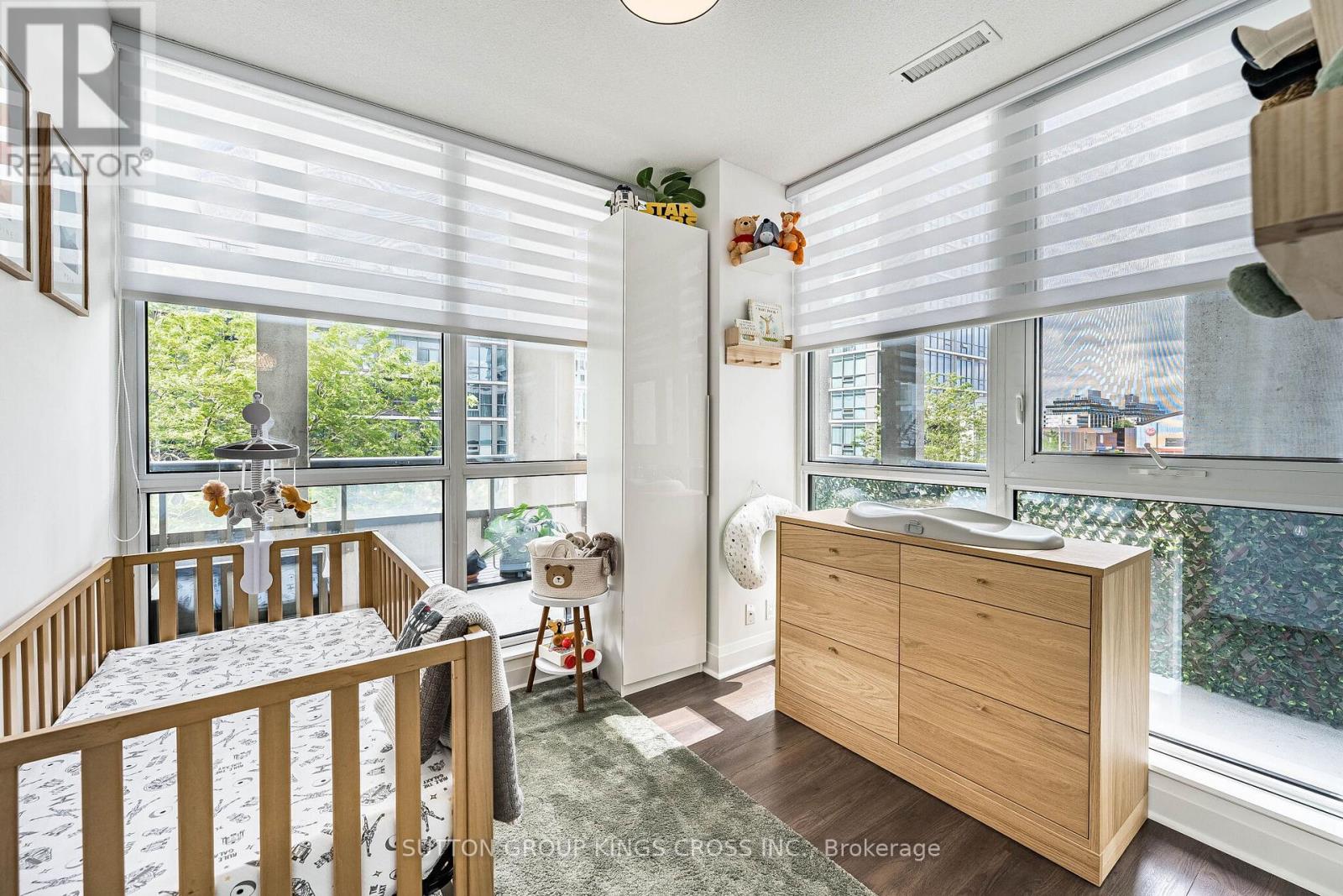 #202 15 ZORRA STREET - 21