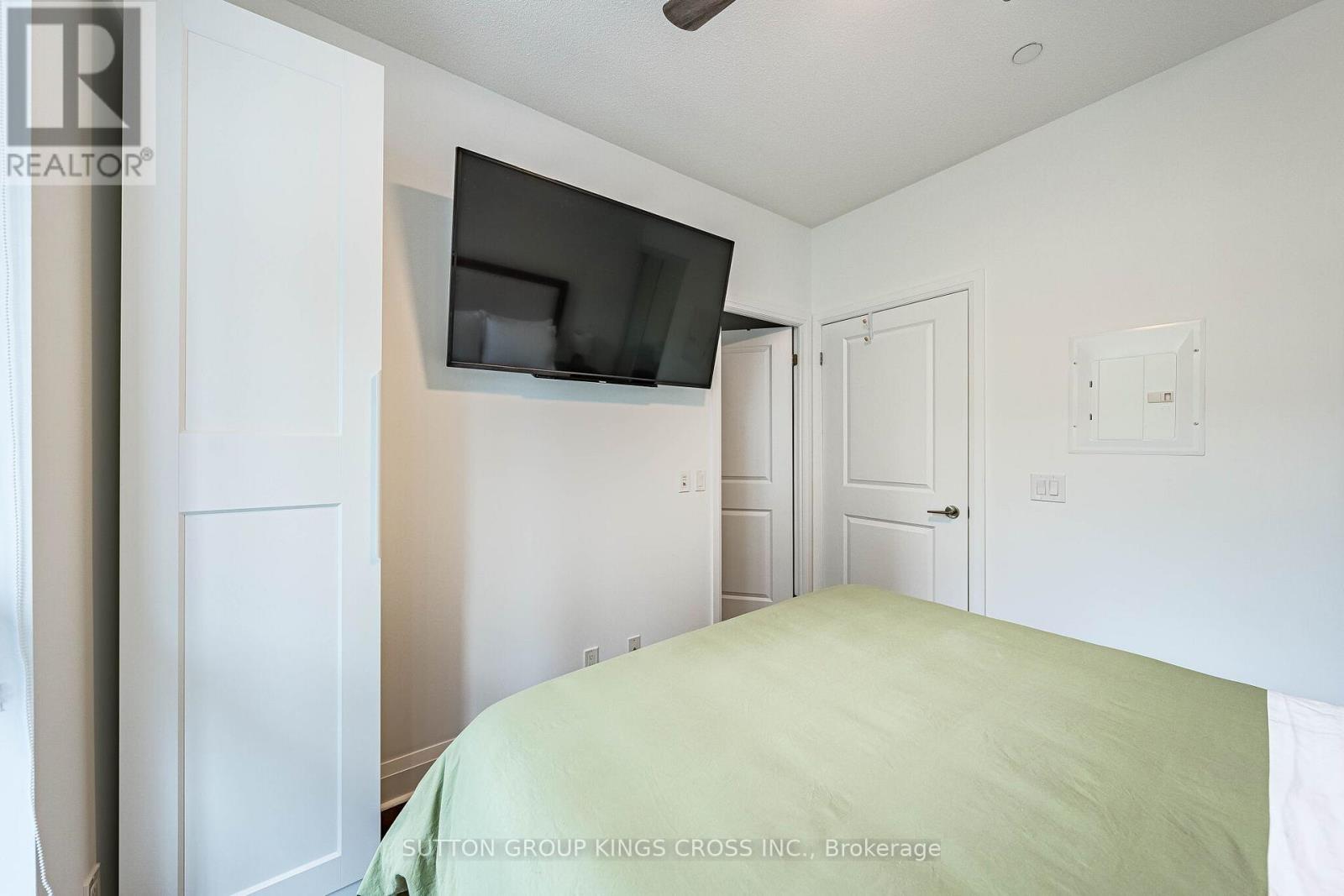 #202 15 ZORRA STREET - 26