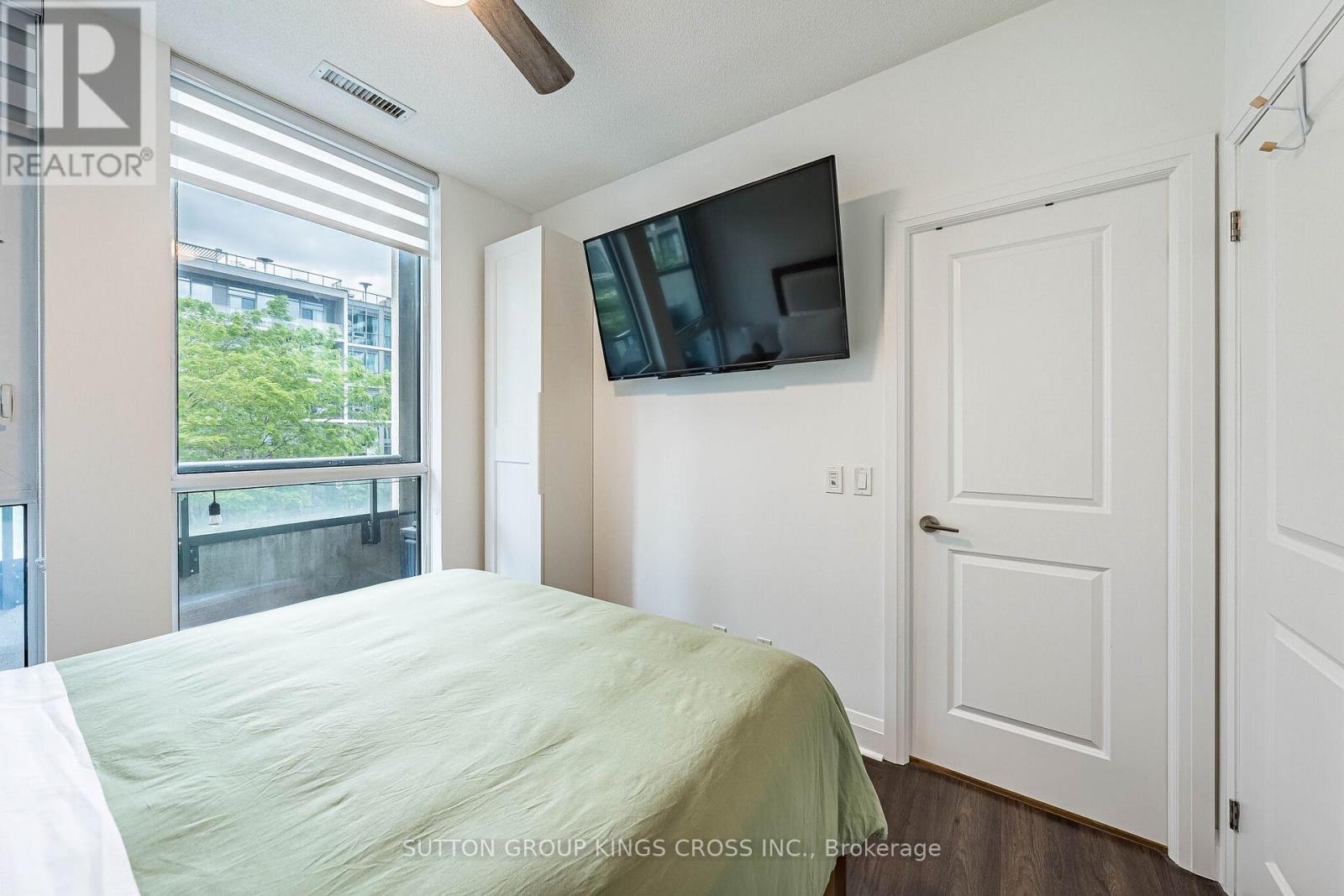 #202 15 ZORRA STREET - 27