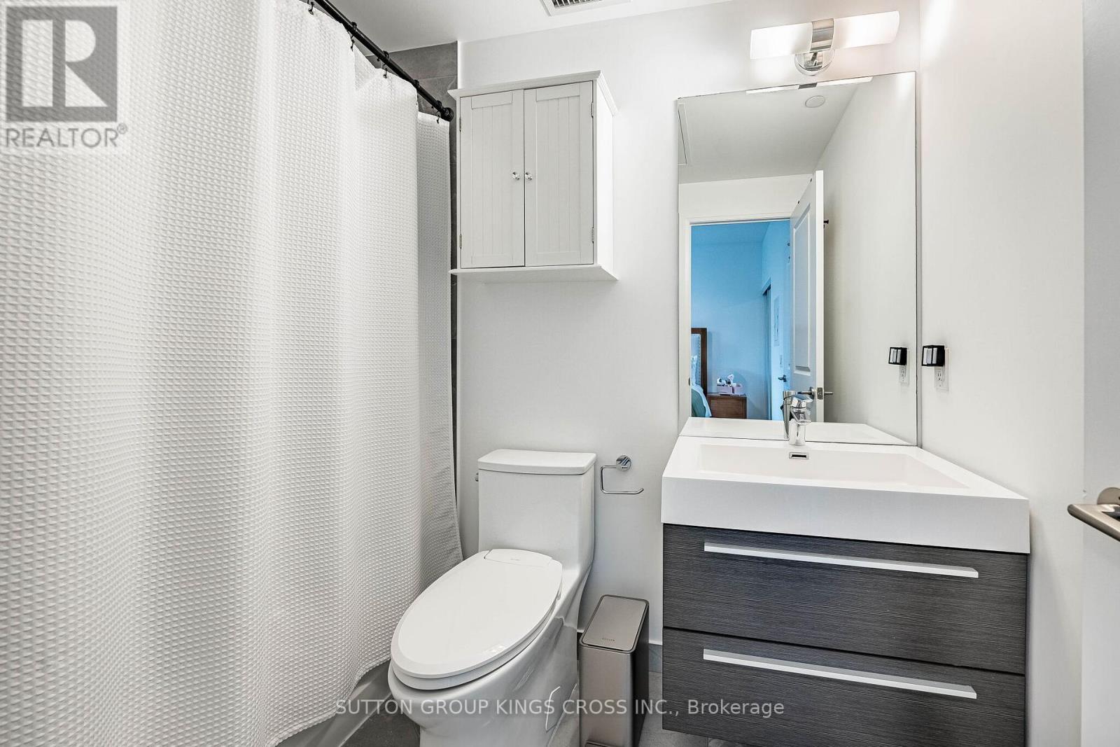 #202 15 ZORRA STREET - 28