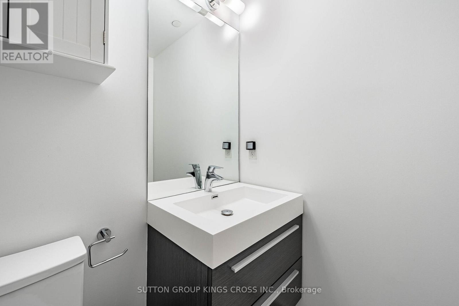 #202 15 ZORRA STREET - 29