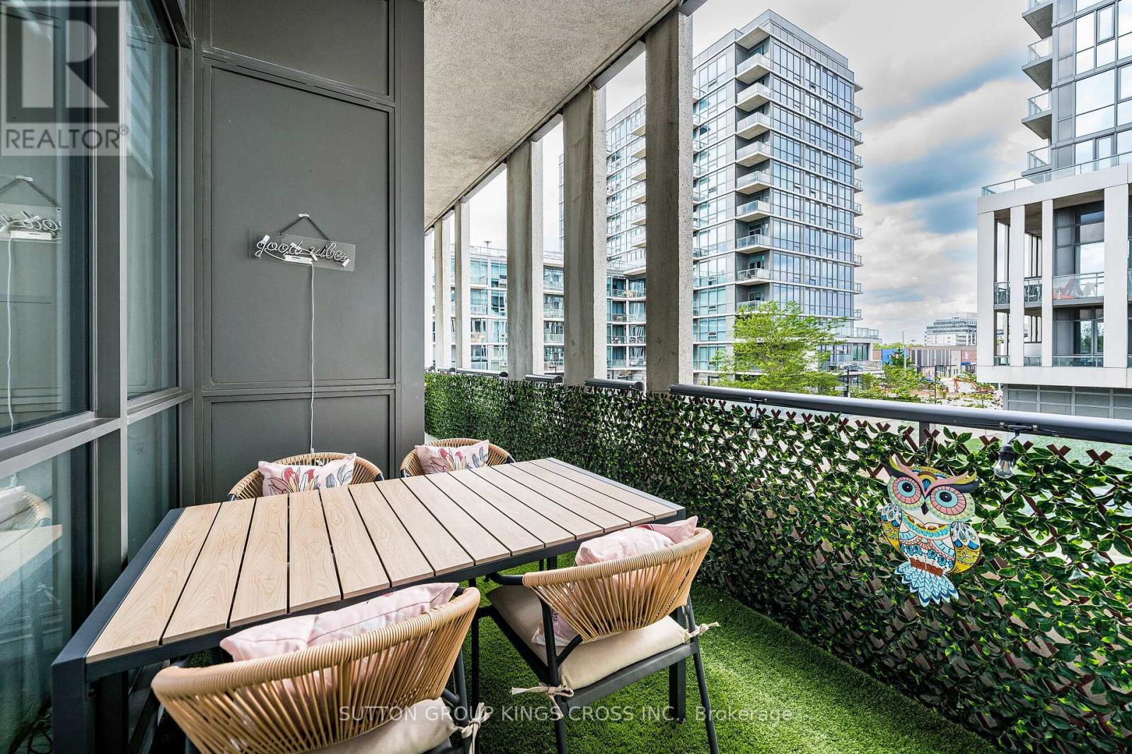 #202 15 ZORRA STREET - 31