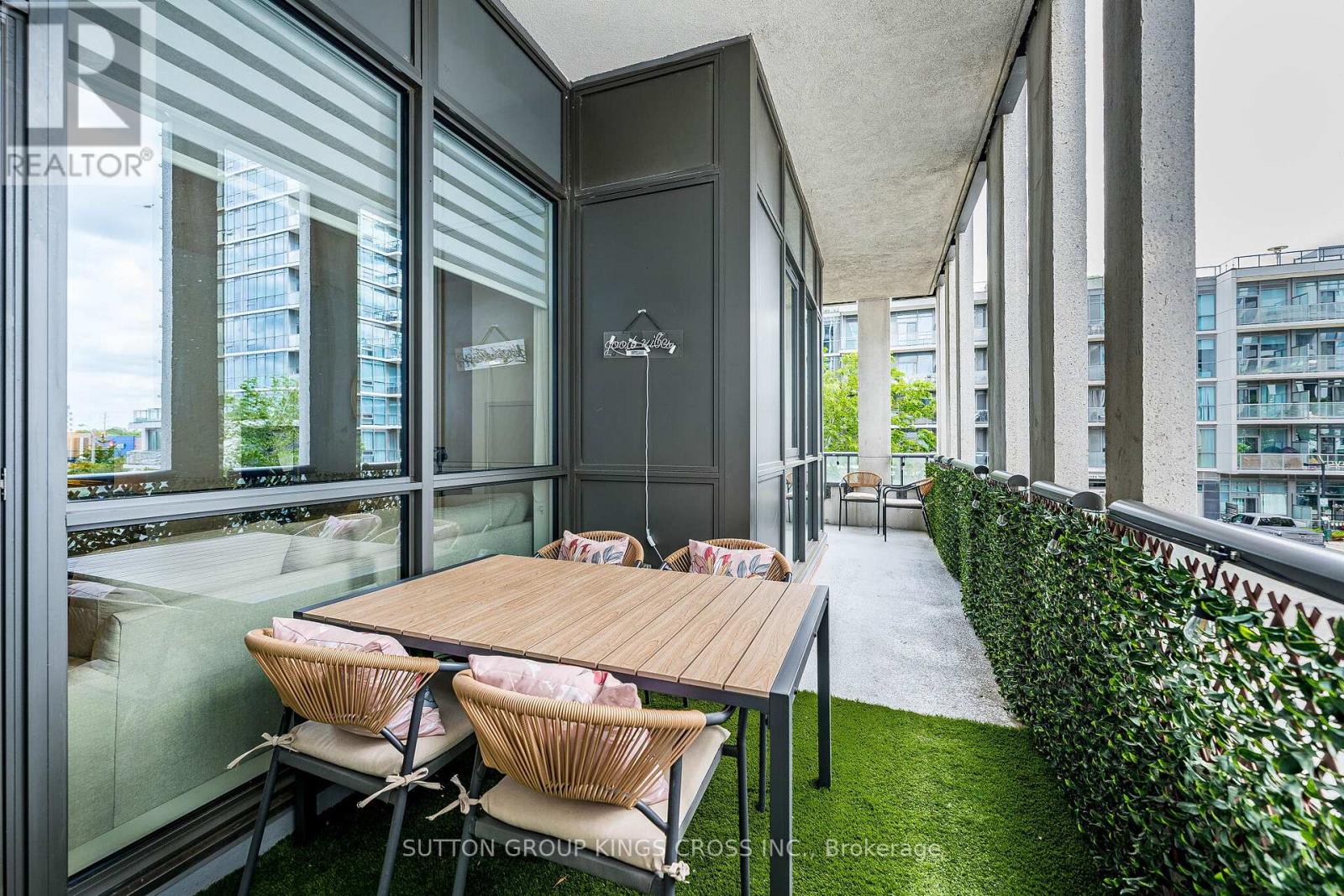 #202 15 ZORRA STREET - 32