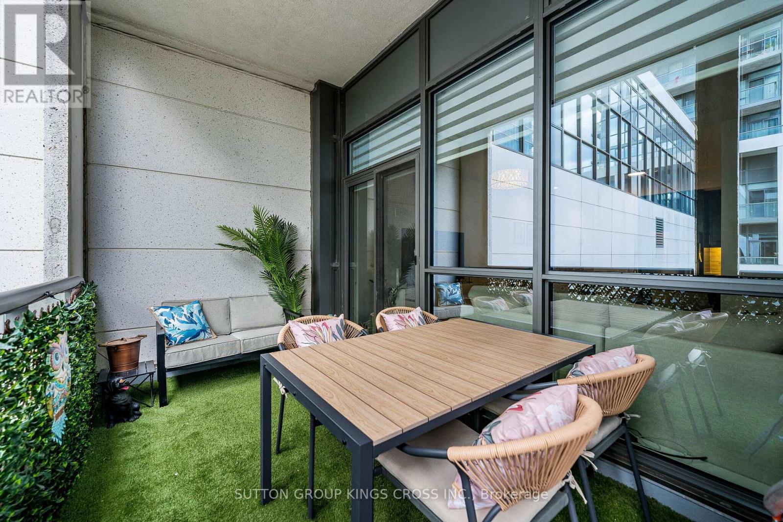#202 15 ZORRA STREET - 33