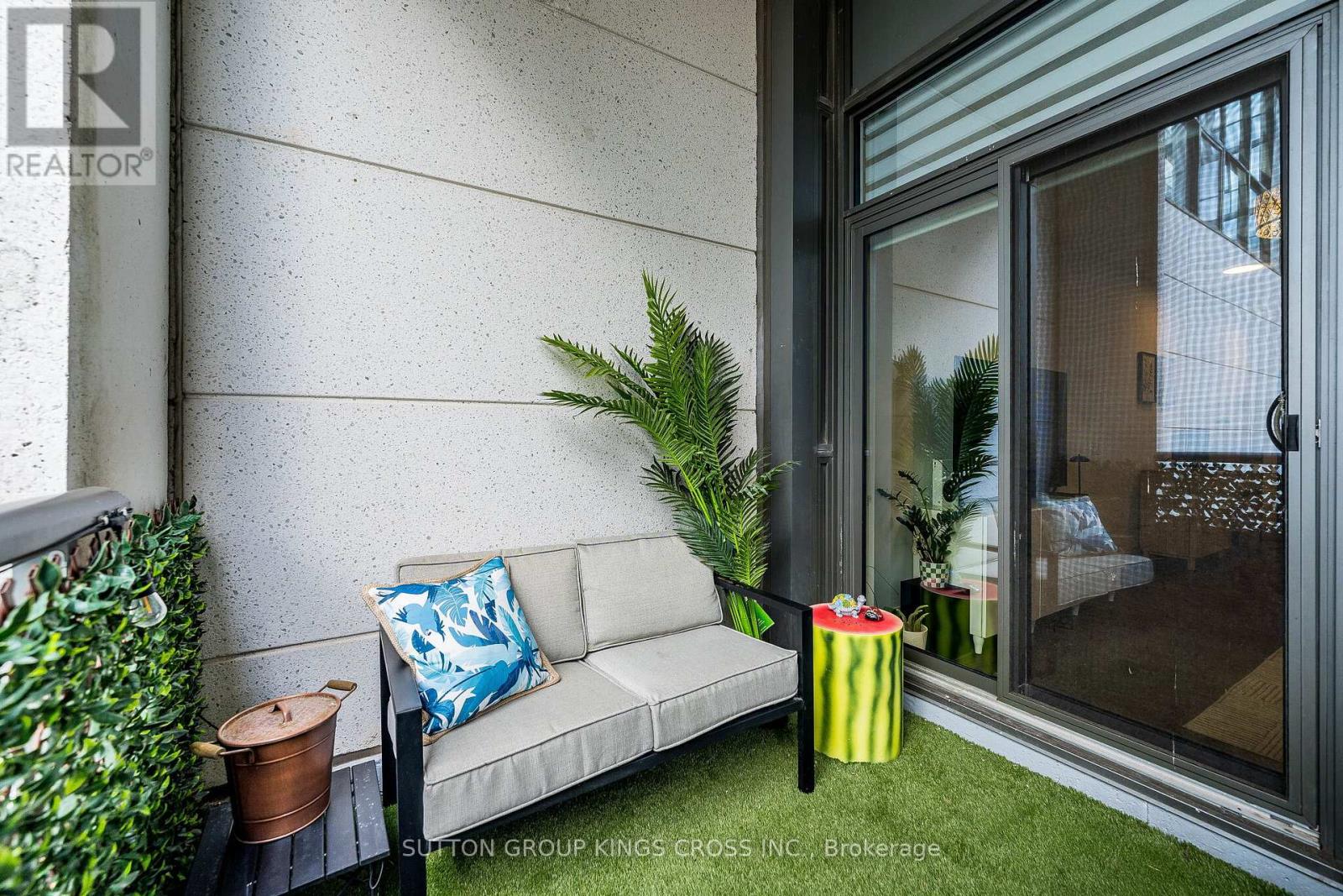 #202 15 ZORRA STREET - 34