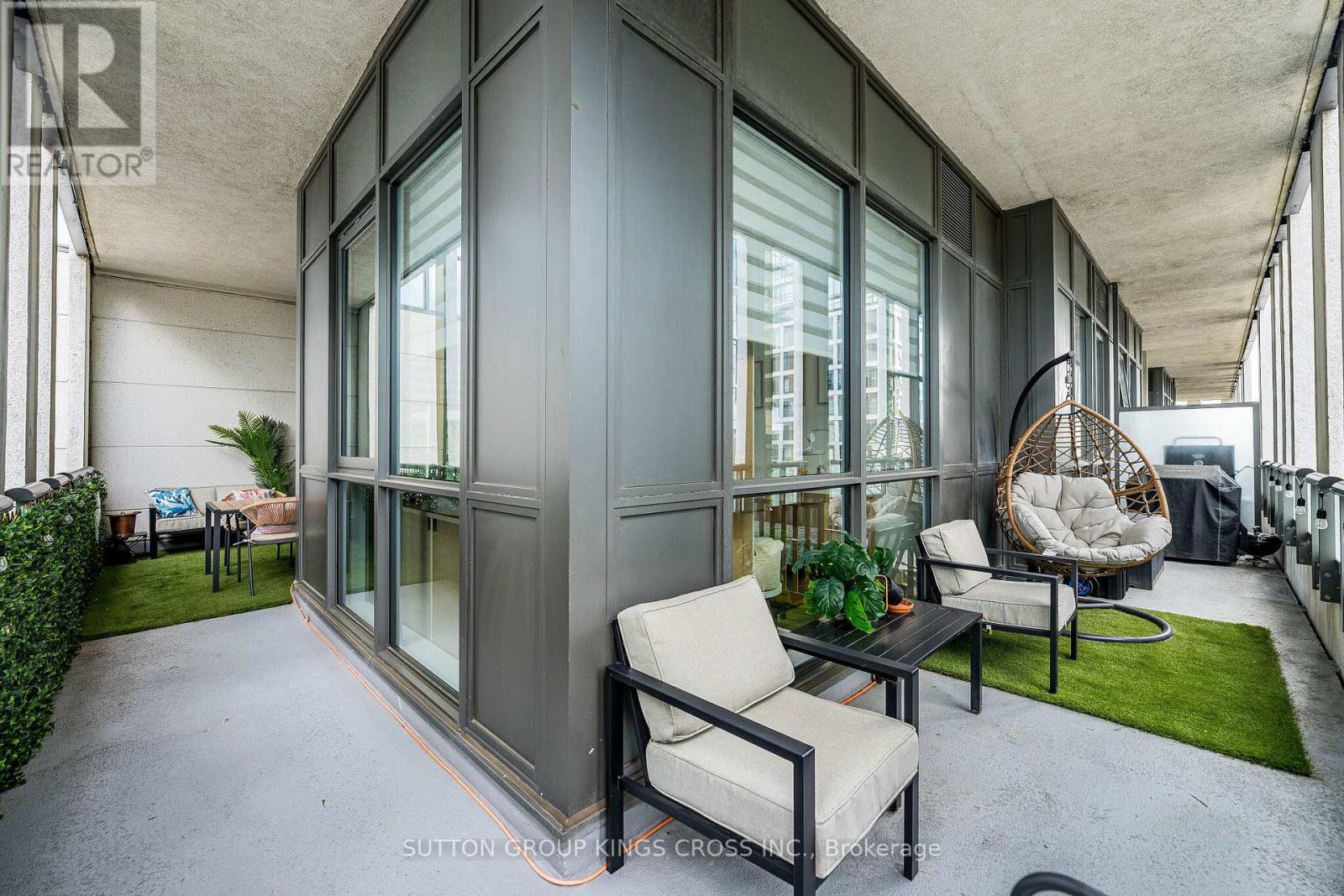 #202 15 ZORRA STREET - 35