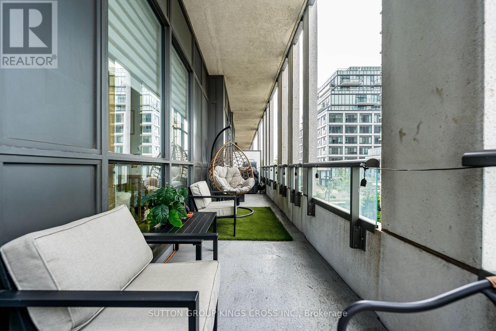 #202 15 ZORRA STREET - 36