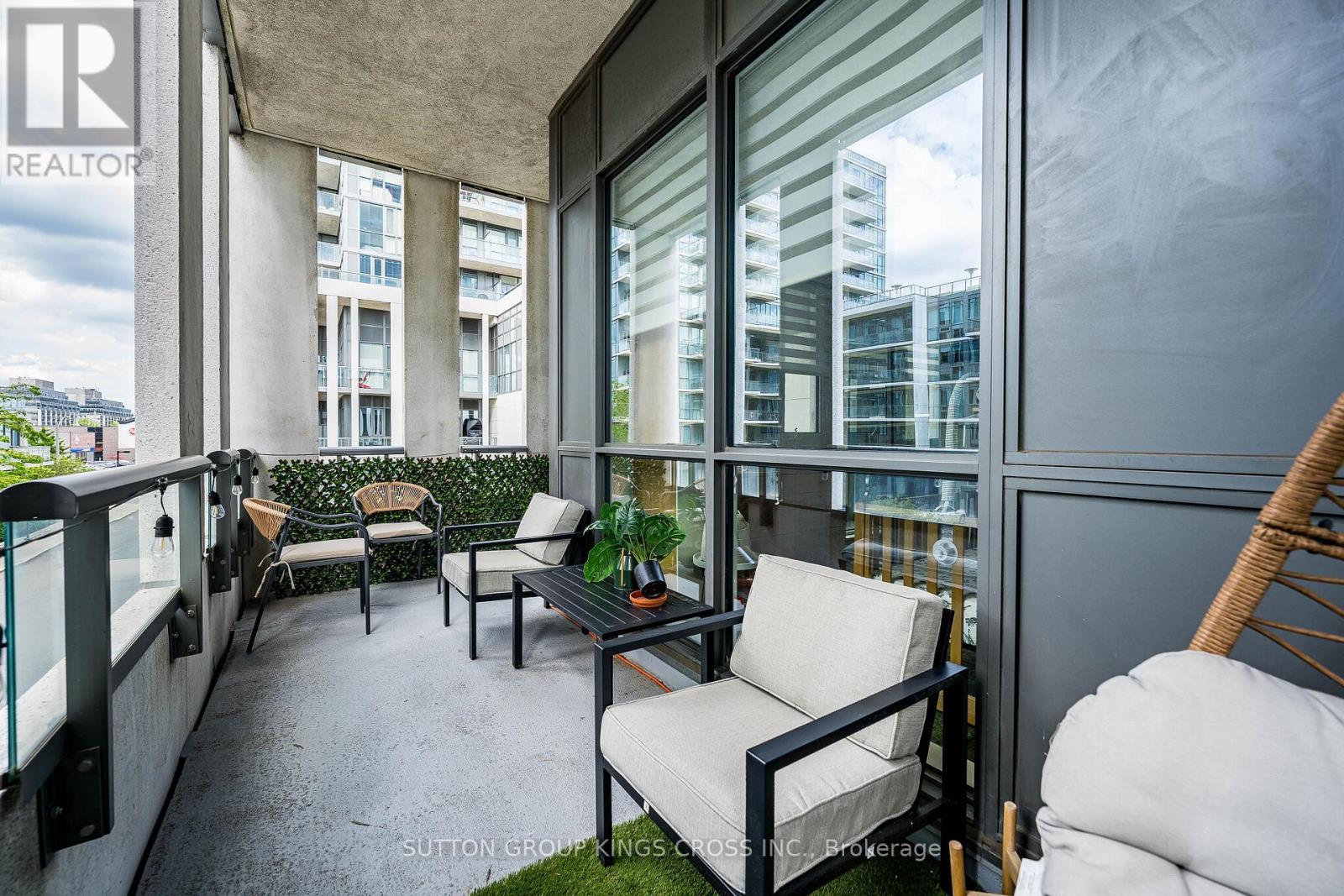#202 15 ZORRA STREET - 37