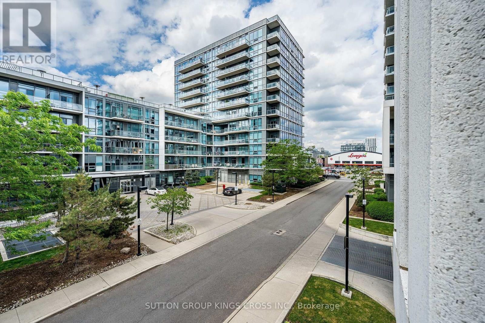 #202 15 ZORRA STREET - 38