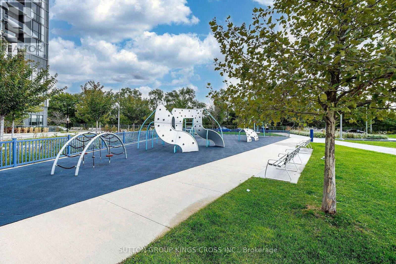 #202 15 ZORRA STREET - 46