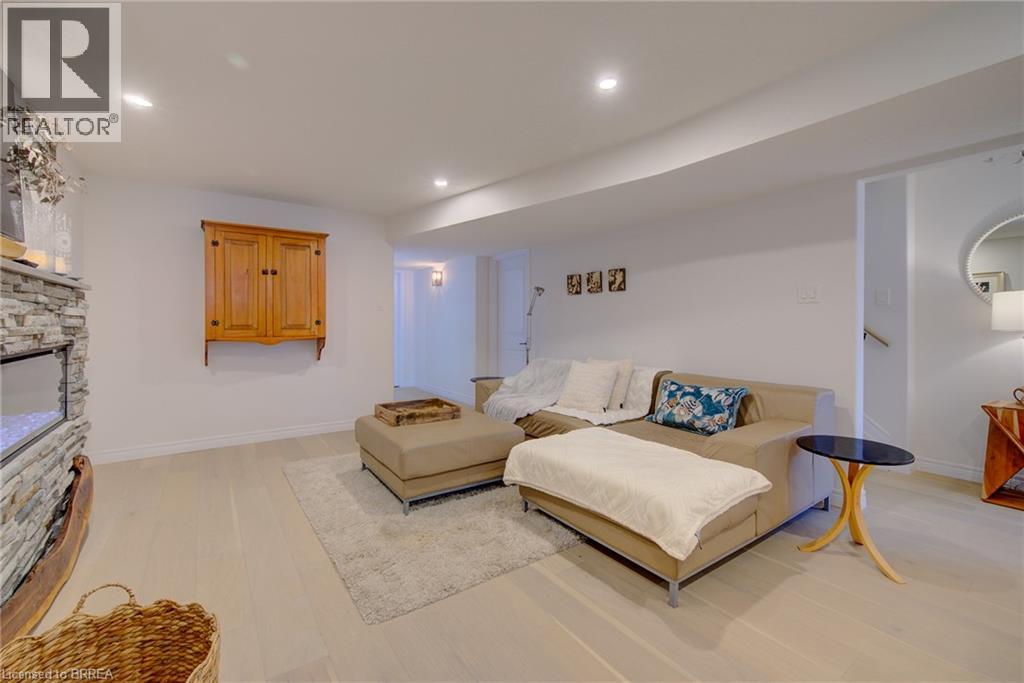 #52 29 SCHUYLER Street - 40