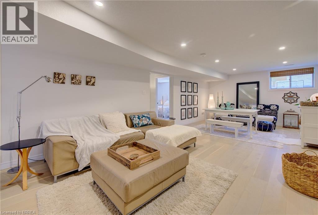 #52 29 SCHUYLER Street - 41