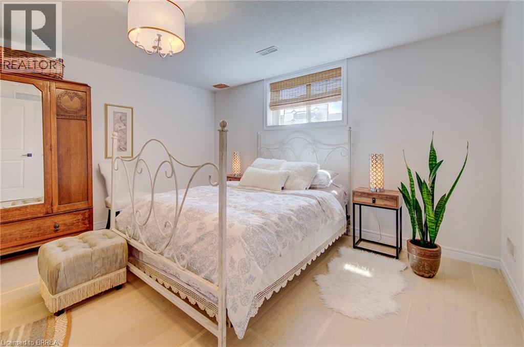 #52 29 SCHUYLER Street - 44