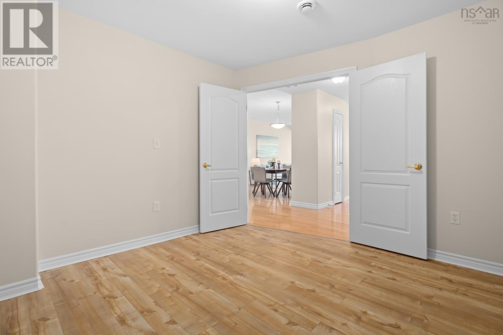 Property 21 of 41 of 206 96 Regency Park