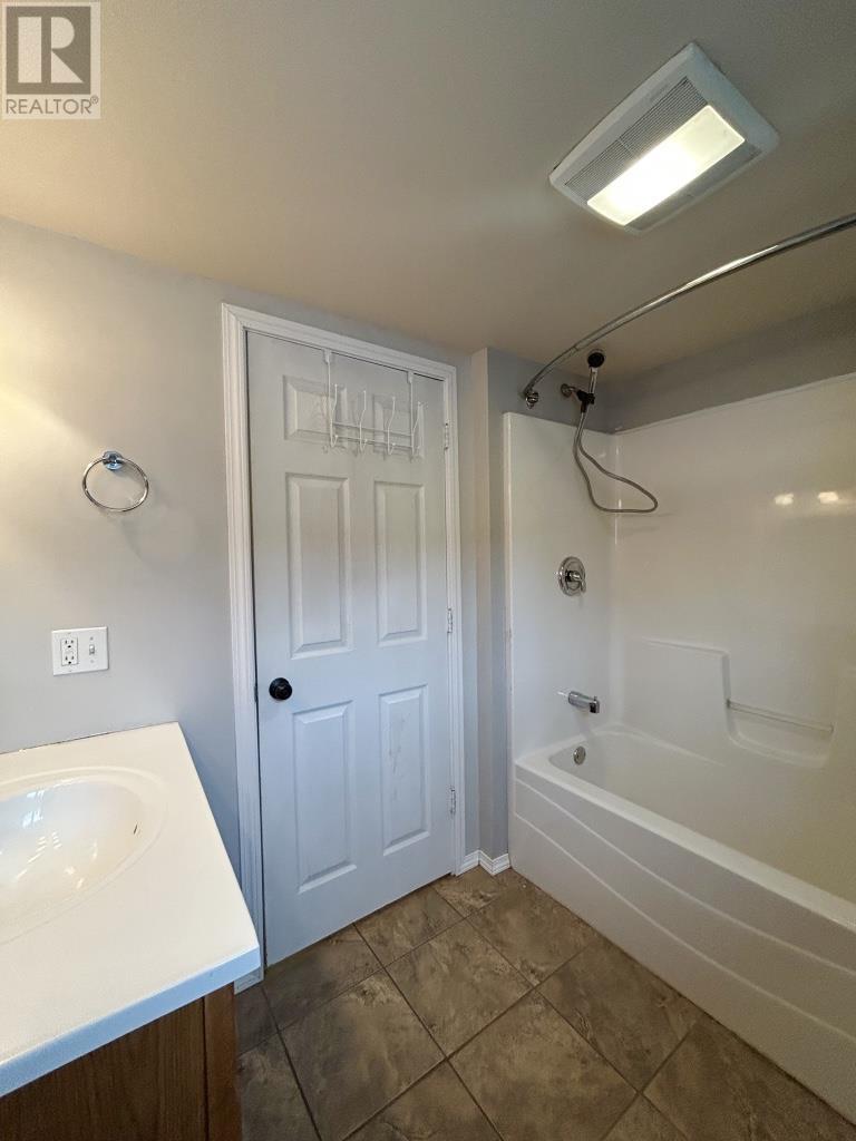 1011 Portage Avenue N - 14