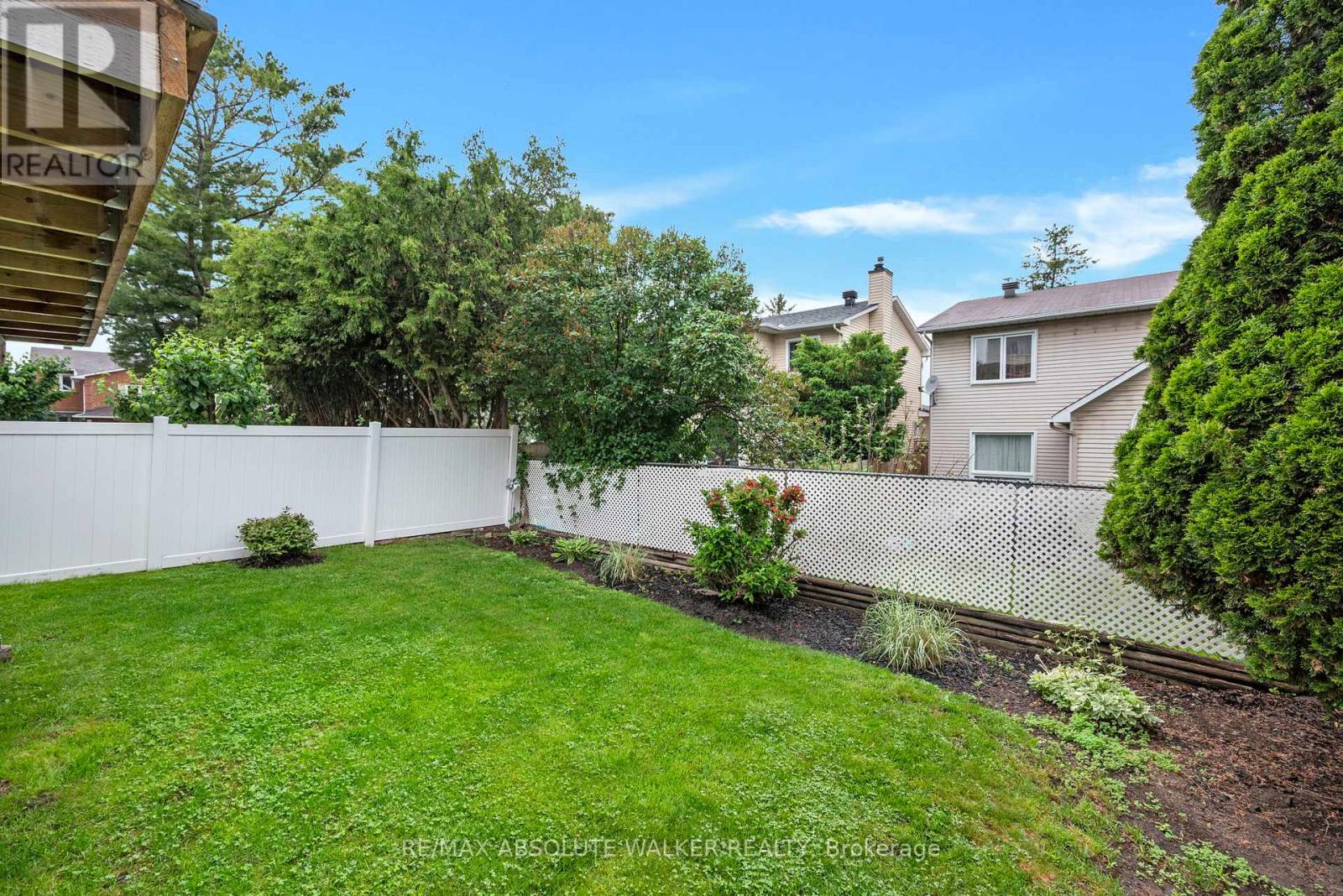 2061 LEGRAND CRESCENT - 40